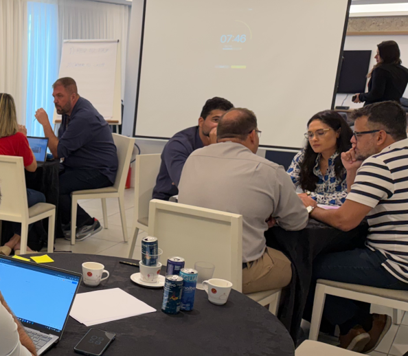 Time da AutoU em workshop colaborativo de planejamento
